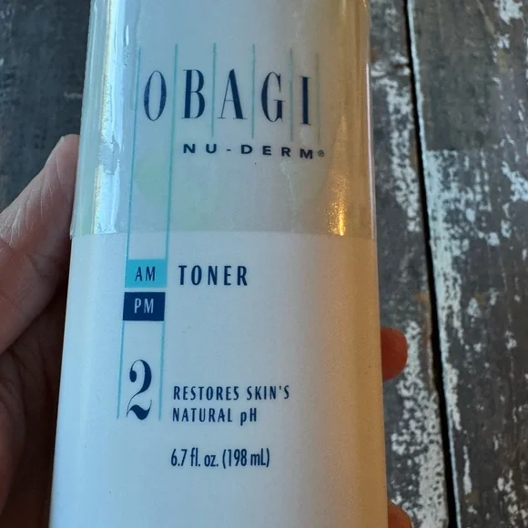 Obagi Nu-Derm Toner - White and Blue - Picture 5 of 5